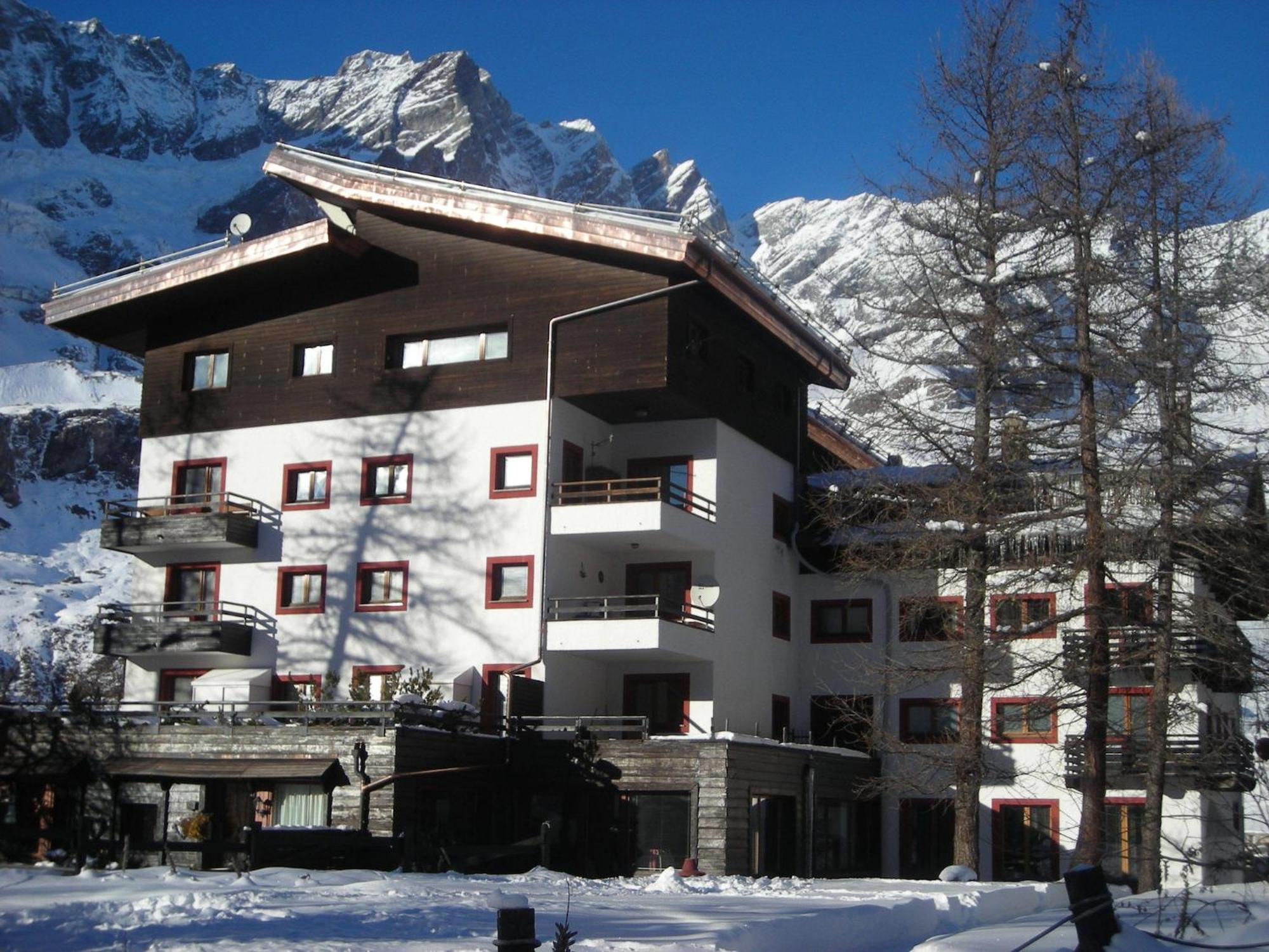 Contemporary Apartment In Breuil Cervinia Near Ski Area Exterior photo